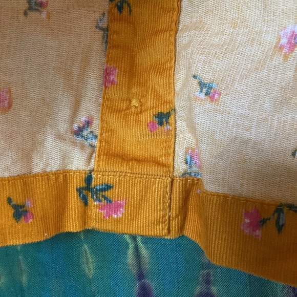 American Eagle corduroy flowery skirt! Size- medium. - Picture 10 of 10